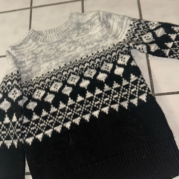 Black Light Grey Banana Republic Sweater Italian yarn material - Picture 2 of 6